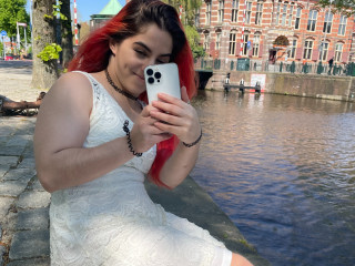 Alter: 18 / Skorpion - Alter: 153 / sportlich - Geschlecht: weiblich - Ausrichtung: bisexuell - Haare: rot / sehr lang - Piercing: mehrere - bewebmaster-Alter: B - Hautfarbe: weiss - Augen: braun - Rasur: teilrasiert